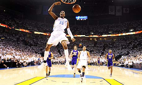 Kevin-Durant-dunks-during-006