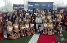 former-president-bush-with-houston-cheerleaders-594x335