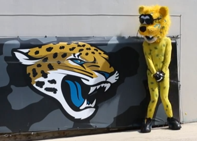 Jacksonville Jaguars mascot gets pelted with paintballs after