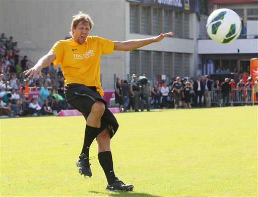 Dirk Nowitzki soccer flop