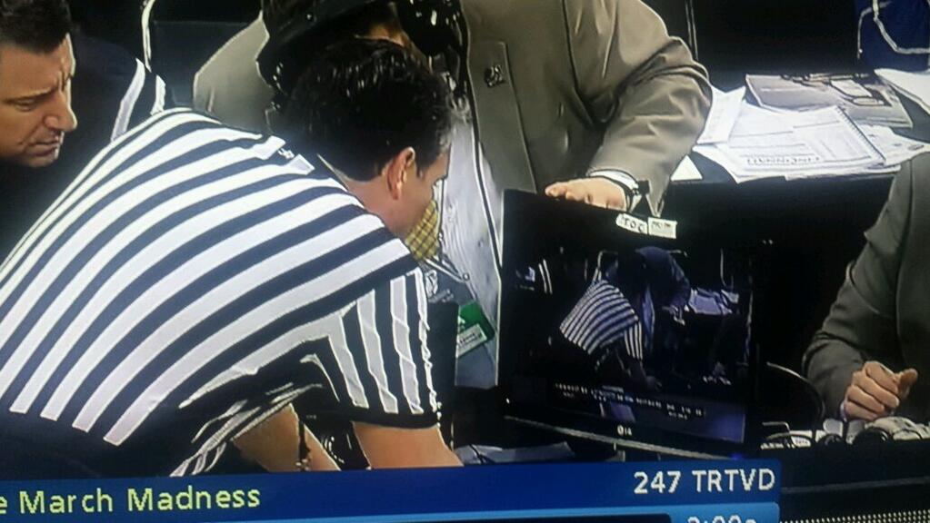 Ref looking at butt monitor