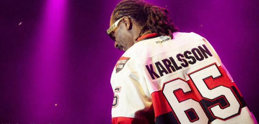 Snoop Dogg Wears Erik Karlsson Jersey During Concert