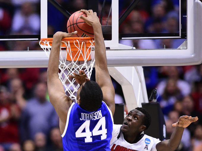 Dakari Johnson Laughs At Louisville's Mangok Mathiang For Missing Free